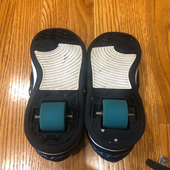 Heelys-kids size 3 - Picture 12 of 13